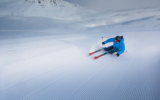 Ski und Skiausrüstung bei Intersport Pittl