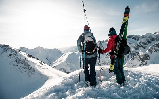 Ski und Skiausrüstung bei Intersport Pittl